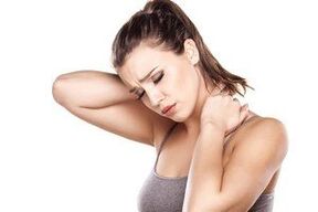 Schmerzen im Nacken und in den Schultern sind die ersten Anzeichen einer zervikalen Osteochondrose