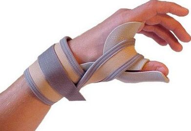 Fixierung des Daumens der Hand für Verletzungen